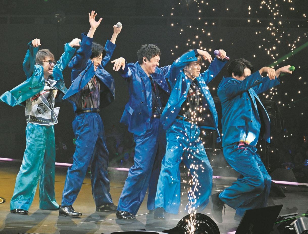 SUPER EIGHTが初の武道館公演 360度ステージで1万4000人のファンと一体