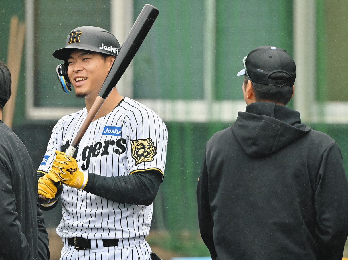 阪神・佐藤輝、“先輩”・糸井嘉男SAの『クリケット熱血指導』の効果は