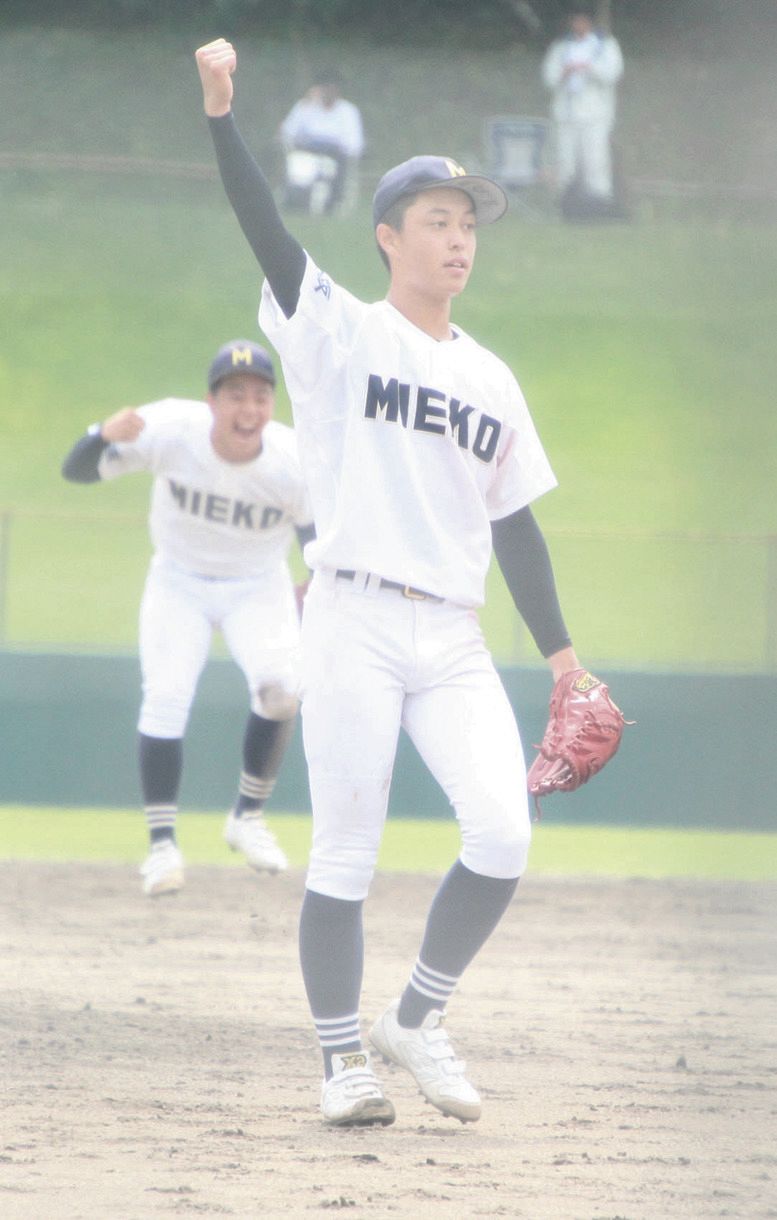 高校野球】三重、9回2死から劇的逆転勝利で7年連続秋の東海大会出場