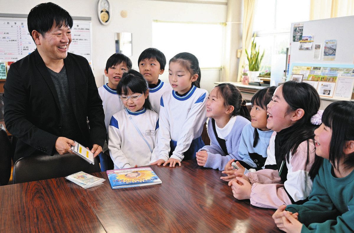 はるかのひまわり」の輪広がれ 長良西小児童が阪神大震災遺族に種寄贈