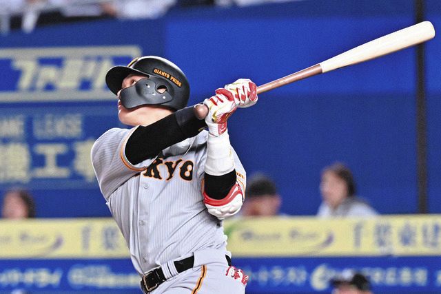 巨人・坂本勇人7号ソロで史上初『遊撃手2000試合出場』自ら祝う