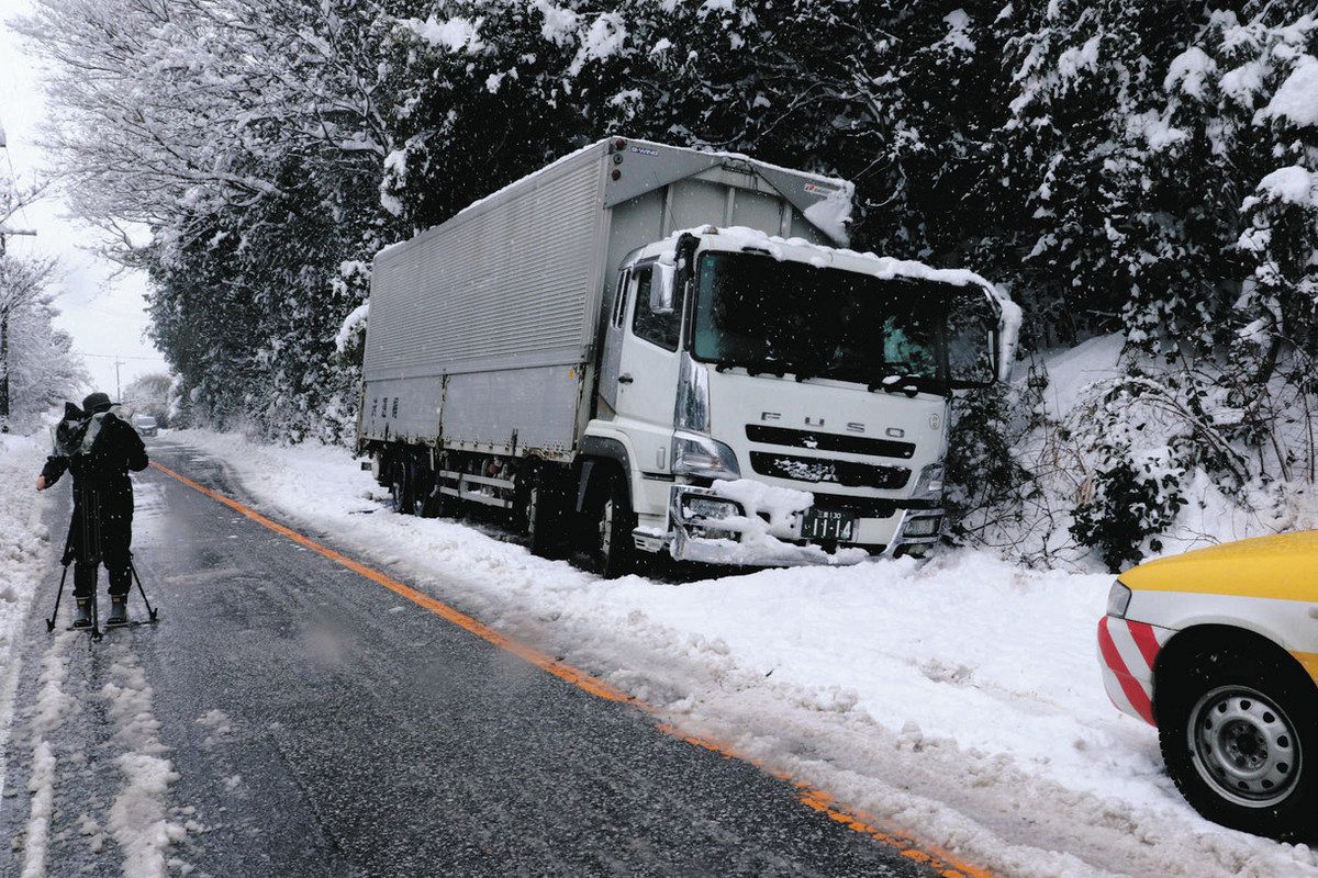 大雪の滋賀県内、各地で除雪に追われる 米原で観測史上最高の降雪量