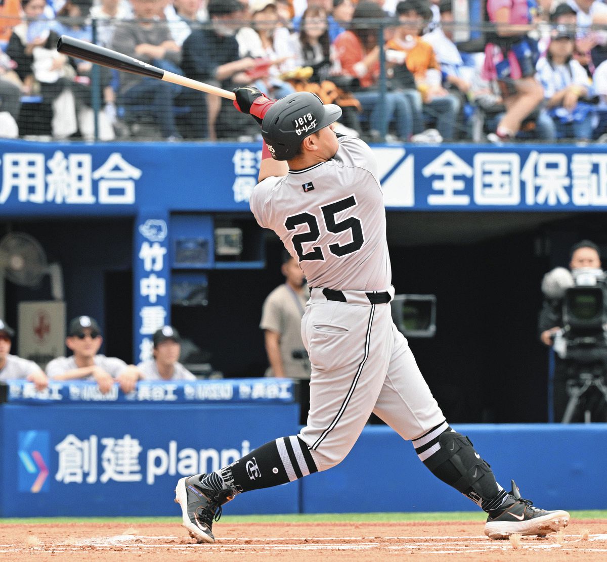 巨人・岡本和真、13試合ぶり4号ホームラン 阿部監督「いい 巨人・岡本和真、13試合ぶり4号ホームラン 阿部監督「いい