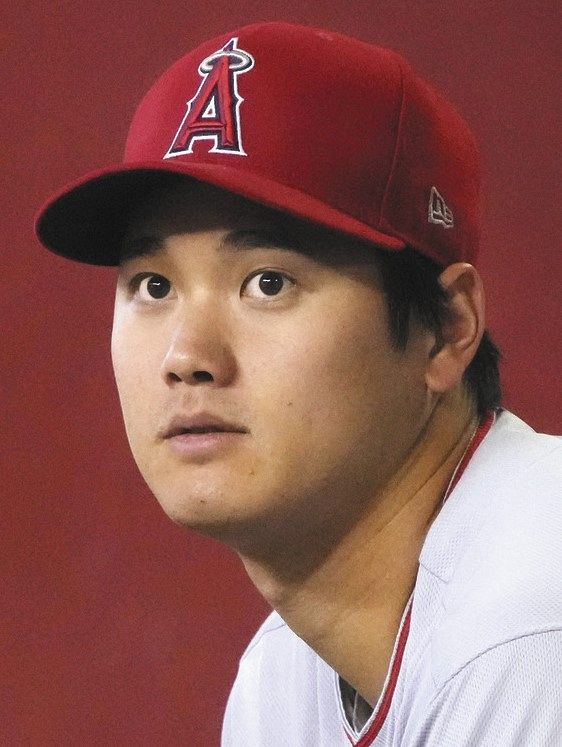 あれは大谷翔平 エンゼルスの空路移動を伝えるツイートにフォロワー反応 右手には 噂のアタッシェケース 中日スポーツ 東京中日スポーツ あれは大谷翔平 エンゼルスの空路移動を伝えるツイートにフォロワー反応 右手には 噂のアタッシェケース 中日スポーツ 東京中日スポーツ
