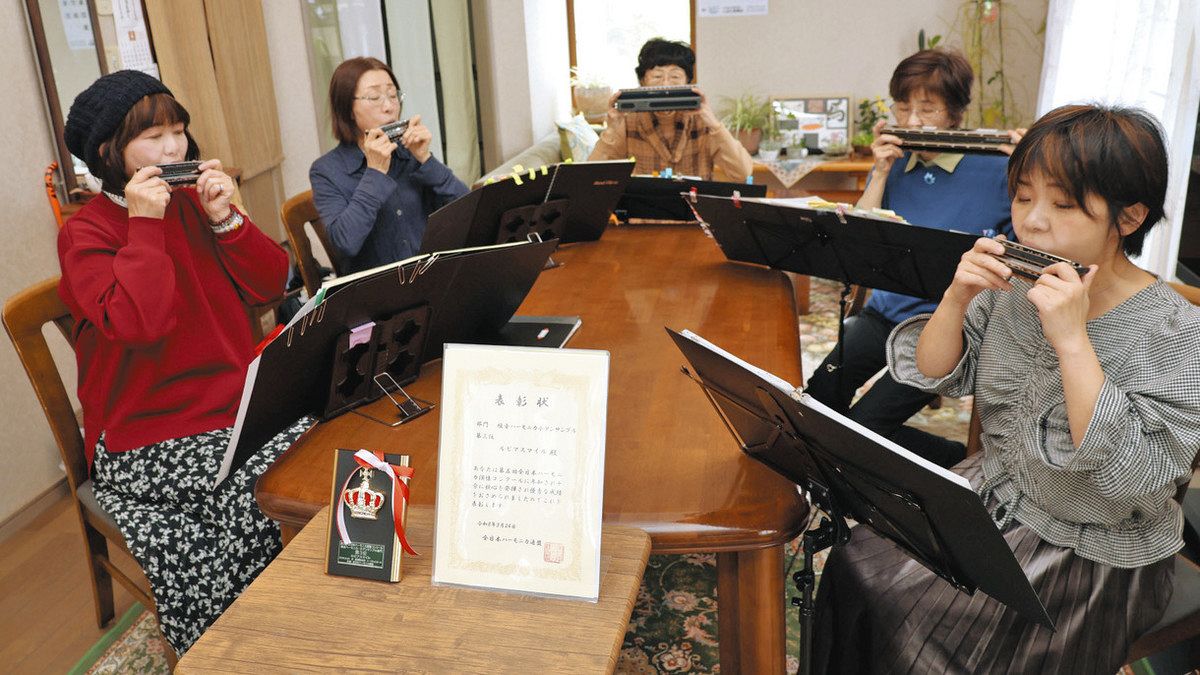 ハーモニカ演奏団体「ルビアスマイル」が全国コンクールで３位