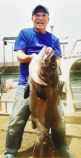 やった高山市の白川さん 幻のイシナギ９５センチ 新潟県 市振沖 中日スポーツ 東京中日スポーツ