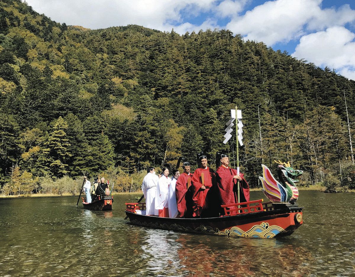 山の安全を祈り一周 松本・明神池で御船神事：中日新聞Web