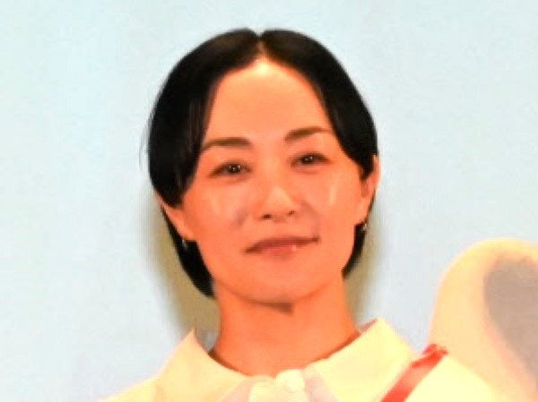 雨の愛子さんレアですね」45歳モーグル元日本代表、傘を差す近影