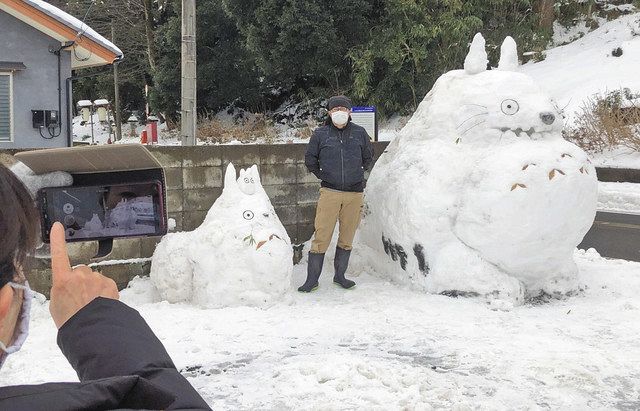 通学路にトトロ雪像 鯖江で男性手作り 注目 日刊県民福井web