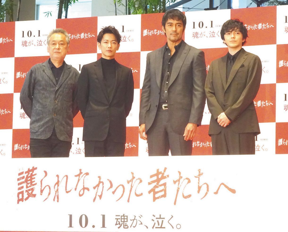 映画「護られなかった者たちへ」の公開直前トークイベントに出席した（左から）瀬々敬久監督、佐藤健、阿部寛、林遣都