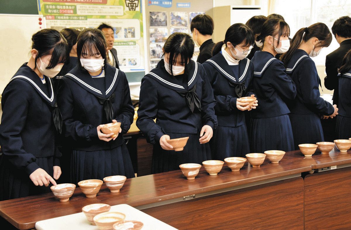 茶わんで夢を伝えたい 多治見の陶工・小木曽さんが南ケ丘中生の