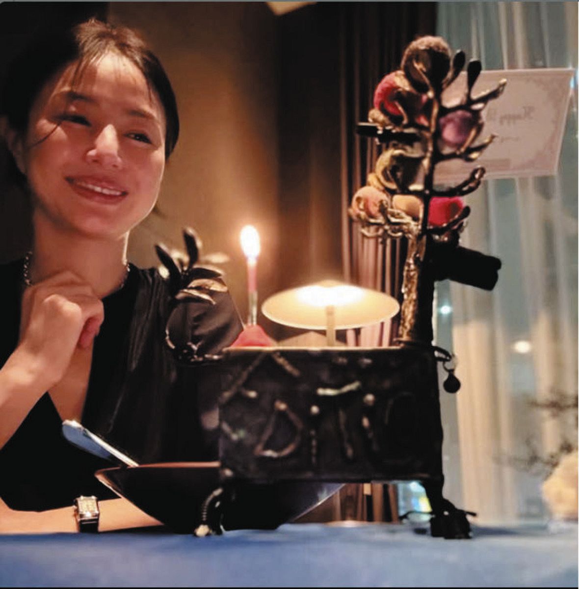 井川遥 激レアカード ◇井川遥、笑みを浮かべ「またひとつ歳を重ねました」【写真】：中日