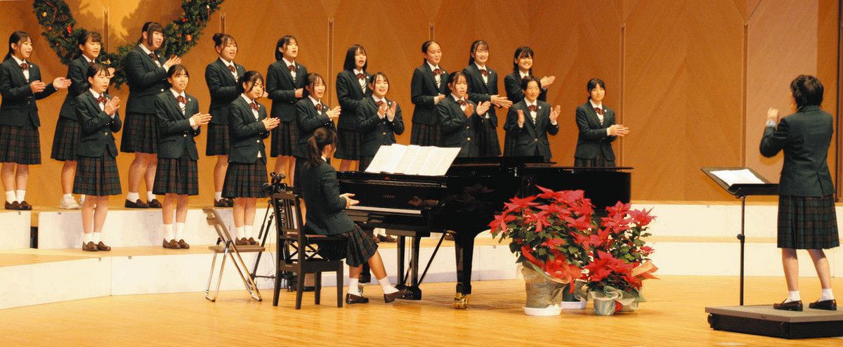 クリスマスの聖歌を響かせる セントヨゼフ女子学園中学・高校生が