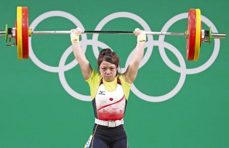 2016年のリオ五輪重量挙げで銅メダルを獲得した三宅宏実