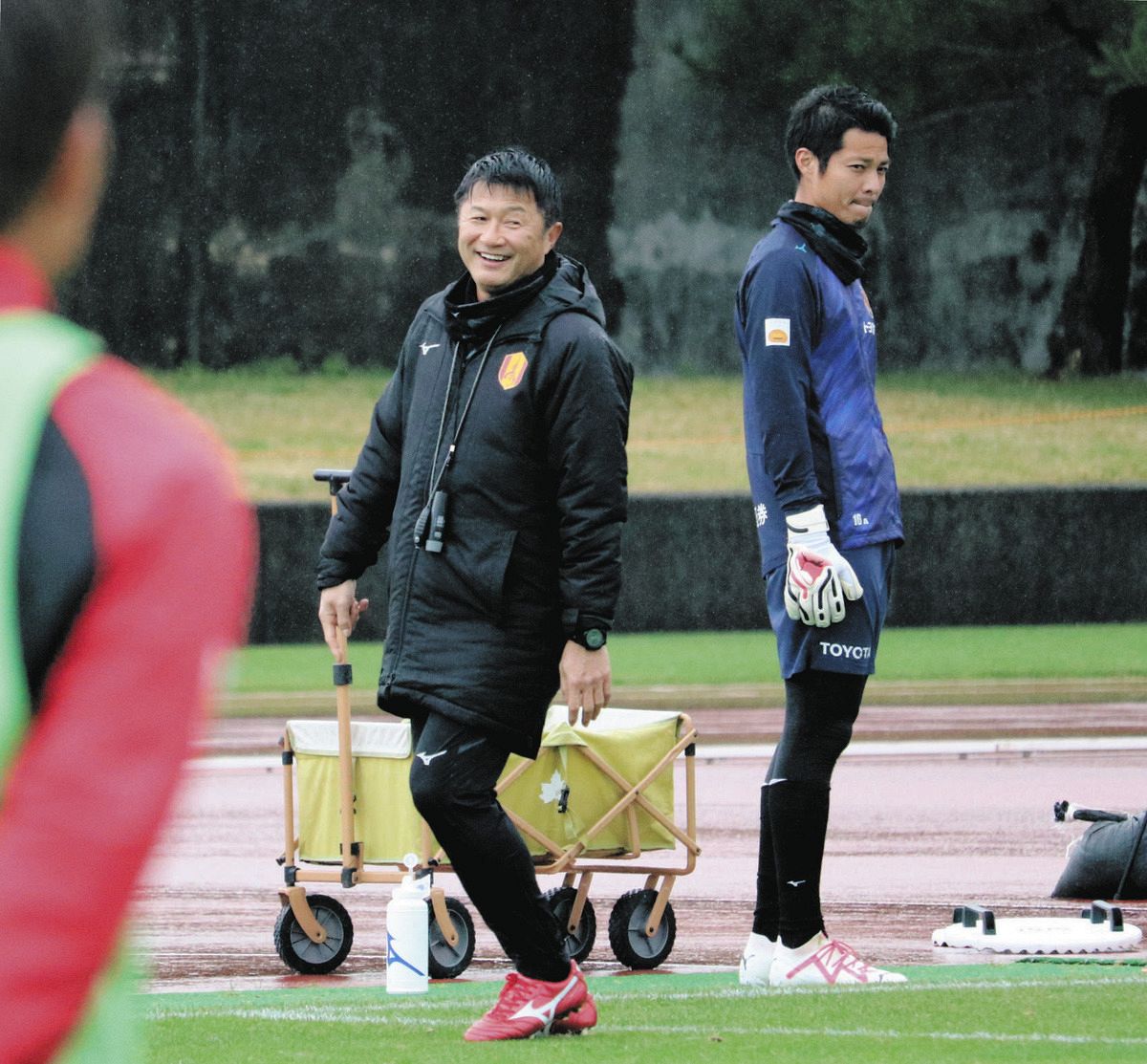 J1名古屋】元日本代表FWの武田修宏さん、試合観戦や映像チェック