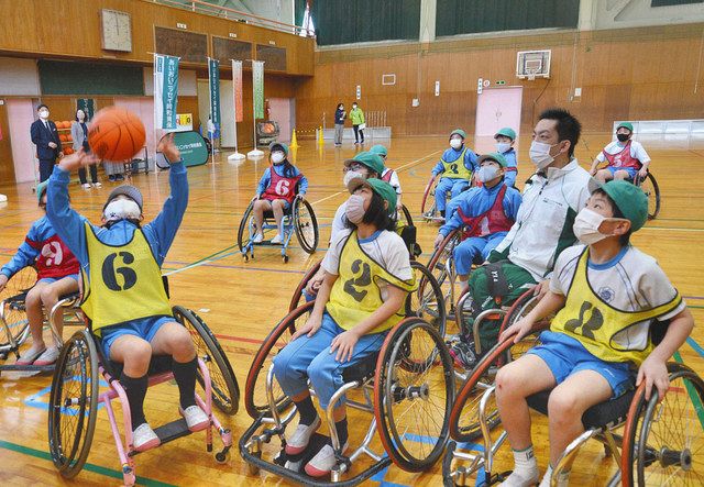 車いすバスケ 楽しい 福井 清明小 古崎さん招き体験 日刊県民福井web