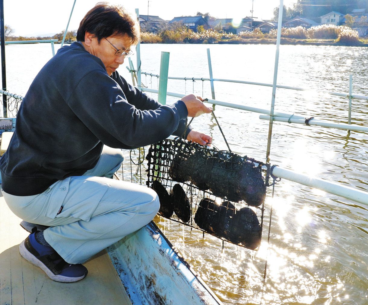 琵琶湖産真珠の貝殻をアクセサリーに 未来を虹色に照らす一期一会の色