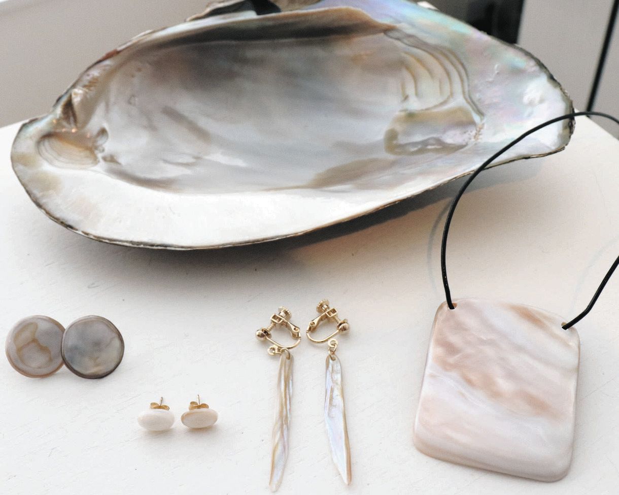 琵琶湖産真珠の貝殻をアクセサリーに 未来を虹色に照らす一期一会の色