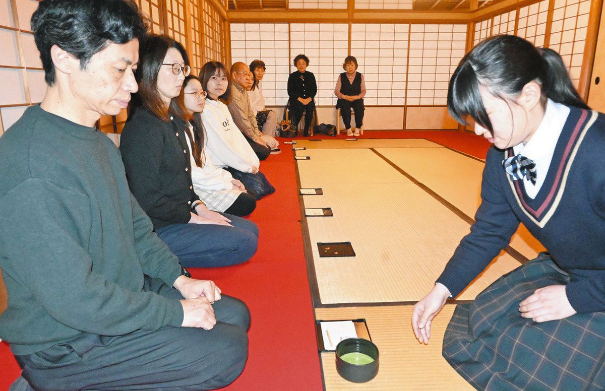地域住民感謝の「お茶会」盛況！