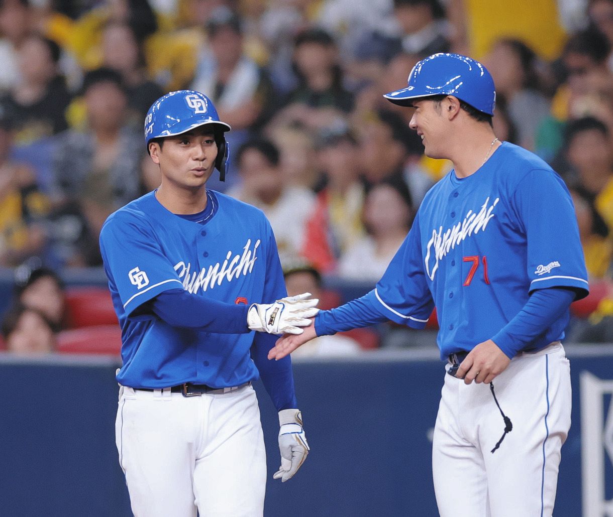 中日・石伊雄太、セーフティースクイズ成功、首位阪神に先制！ 負傷