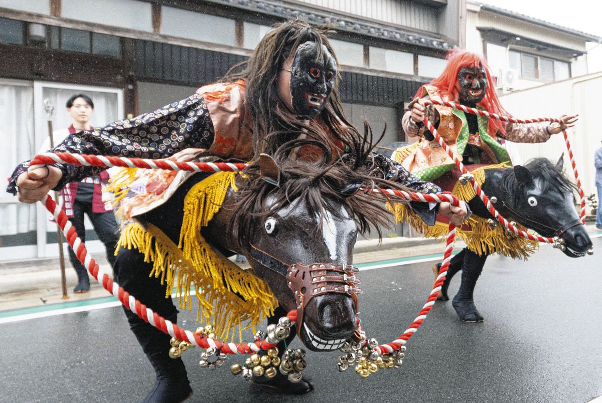津まつり開幕、迫力ある踊りに子どももびっくり 12日はタレントの森