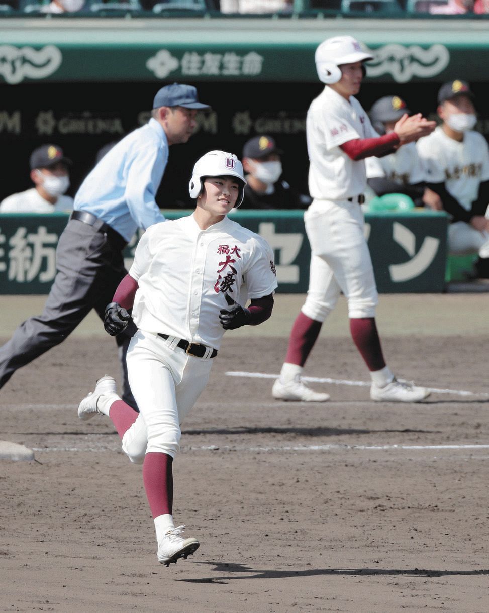 延長11回勝ち越し弾 福岡大大濠 恐怖の8番 松尾 初戦に続きv打でエース毛利を援護 センバツ 中日スポーツ 東京中日スポーツ 延長11回勝ち越し弾 福岡大大濠 恐怖の8番 松尾 初戦に続きv打でエース毛利を援護 センバツ 中日スポーツ 東京中日スポーツ