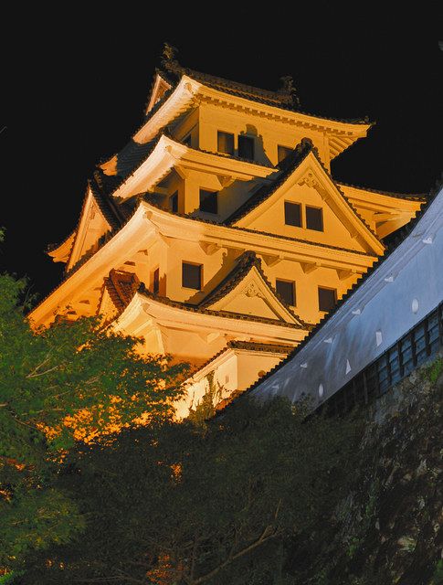 郡上八幡城オレンジ色に 認知症支援 ライトアップ 中日新聞web
