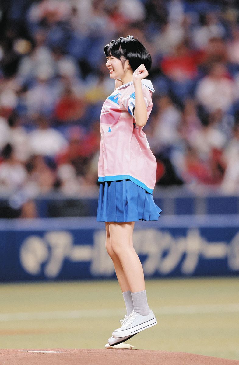 スポーツハプニング ボールがない!?…セレモニアルピッチでまさかのハプニング 「僕が見たかった青空」杉浦英恋、ドアラから受け取ったボールで球速38キロ投球：中日スポーツ ・東京中日スポーツ