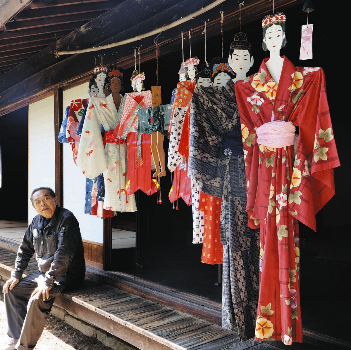 縁側で揺れる「織り姫」「ひこ星」 松本・馬場家住宅で1カ月遅れの七夕