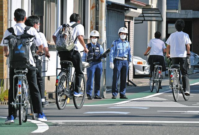 自転車通学の高校生を注視 清水署員が啓発活動 中日新聞しずおかweb