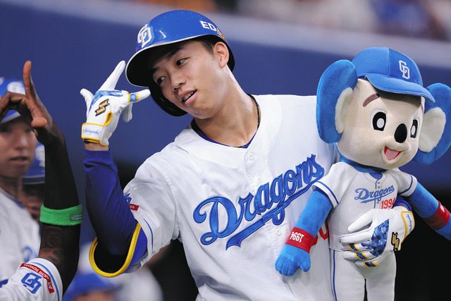 岡林選手、立浪監督　ボブルヘッドセット Amazon.co.jp: 岡林選手立浪監督 ボブルヘッドセット : おもちゃ