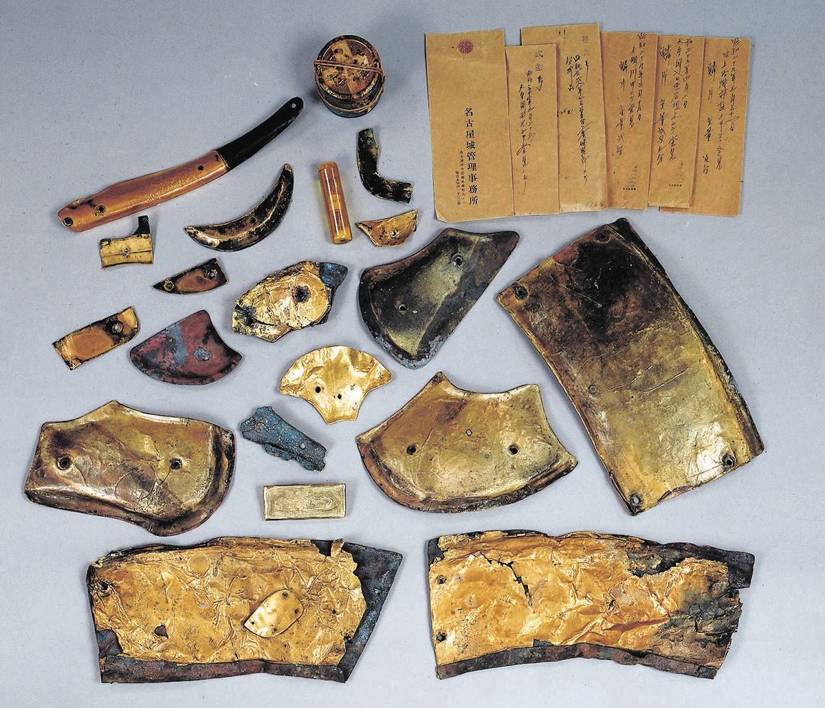 戦国時代の黄金製品　 落城した城跡から出土した刀の金製の部品 名古屋城の金シャチ「藩の財政難でうろこ剥がした」は根拠なし 宇宙線