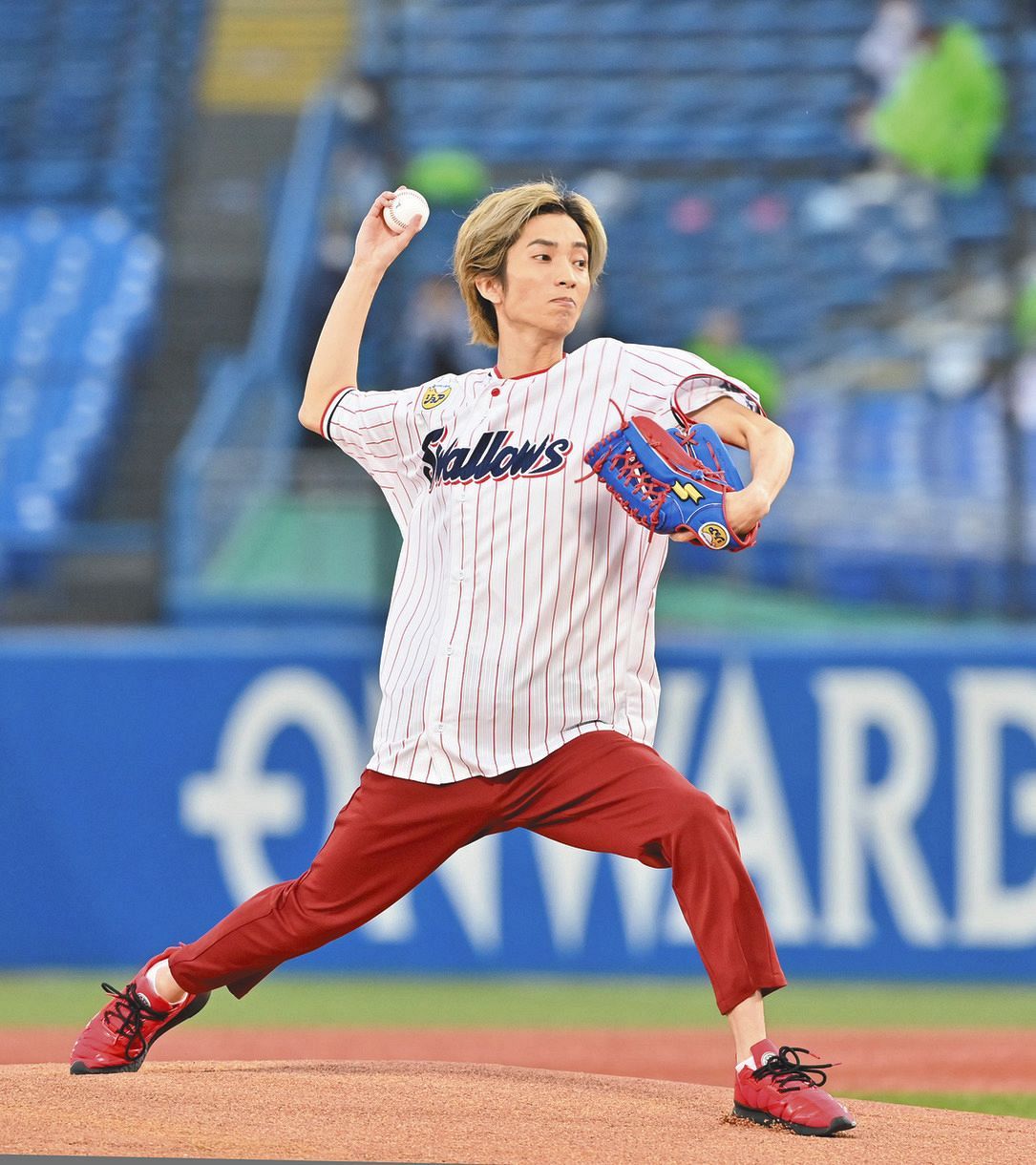 Sixtones田中樹がストライク投球 ジェシーとともに ヤクルト Dena 始球式に登場 中日スポーツ 東京中日スポーツ Sixtones田中樹がストライク投球 ジェシーとともに ヤクルト Dena 始球式に登場 中日スポーツ 東京中日スポーツ