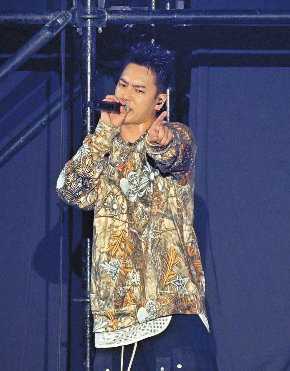 THE FIRST FINAL DVD & 公式グッズ 三山凌輝 ryoki 三山凌輝、RYOKI MIYAMAとして初ステージ 「曲がねえ！」と笑わせ