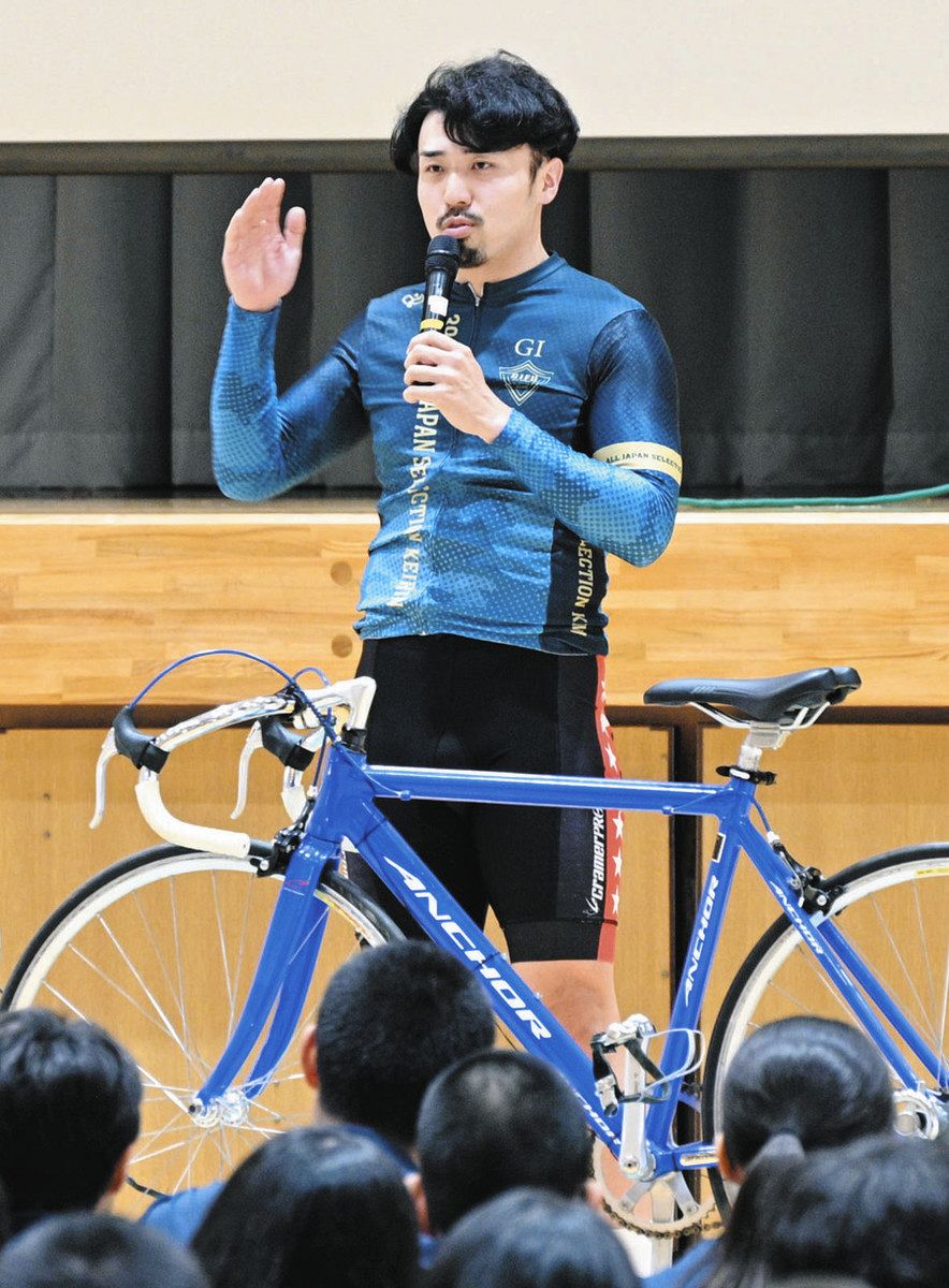 ヘルメット着用を競輪選手3人が訴え 市岐阜商高でOBの松岡さんら講話：中日新聞Web