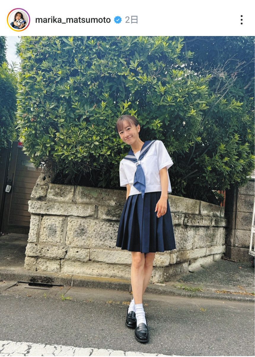 ◇松本まりか、セーラー服姿「美脚すぎ」【写真】：中日スポーツ・東京
