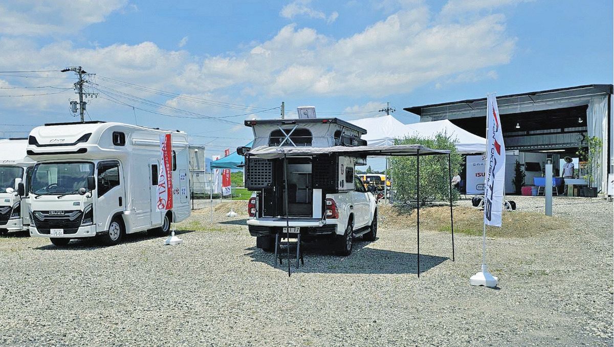 桑名にキャンピングカー専門店オープン「秘密基地のような感覚」「災害