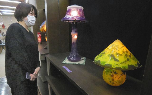 ガレ風のガラス工芸 ルーマニア職人作品 越前市で展示：日刊県民福井Web