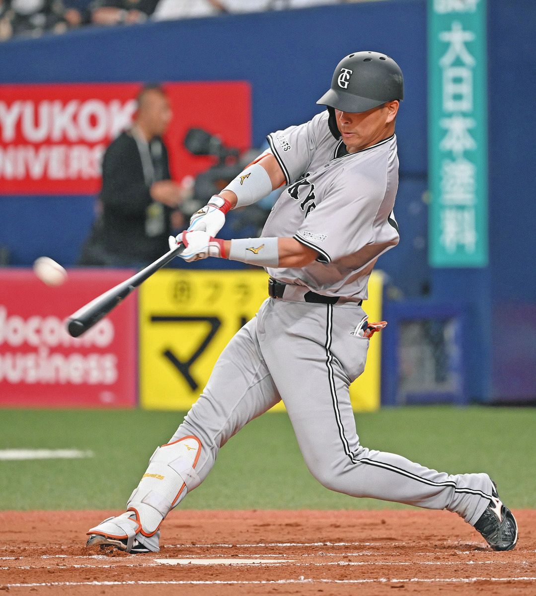 巨人・大城卓がOP戦チーム1号の特大2ランで逆転：中日スポーツ