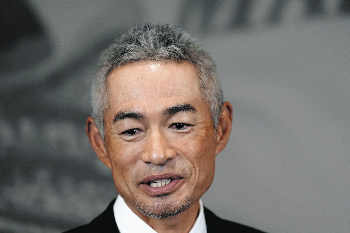 イチローさんの銅像除幕式でのアクシデントで来場者配布のレプリカを