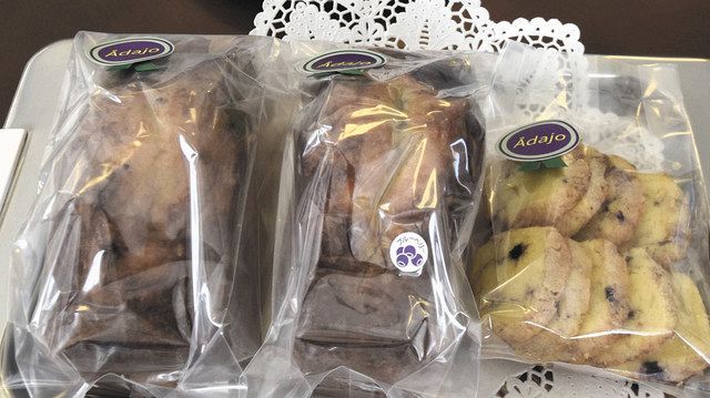 菊川産のブルーベリーを使ったケーキやクッキー＝菊川市の小菊荘で 
