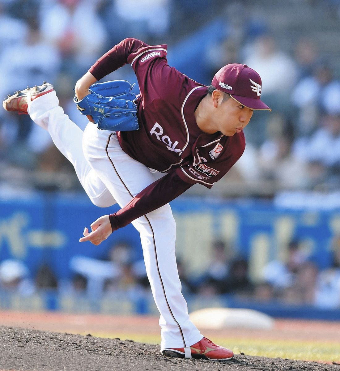 楽天の新守護神・鈴木翔天、グラサン姿の”意外な人物”から直球質問