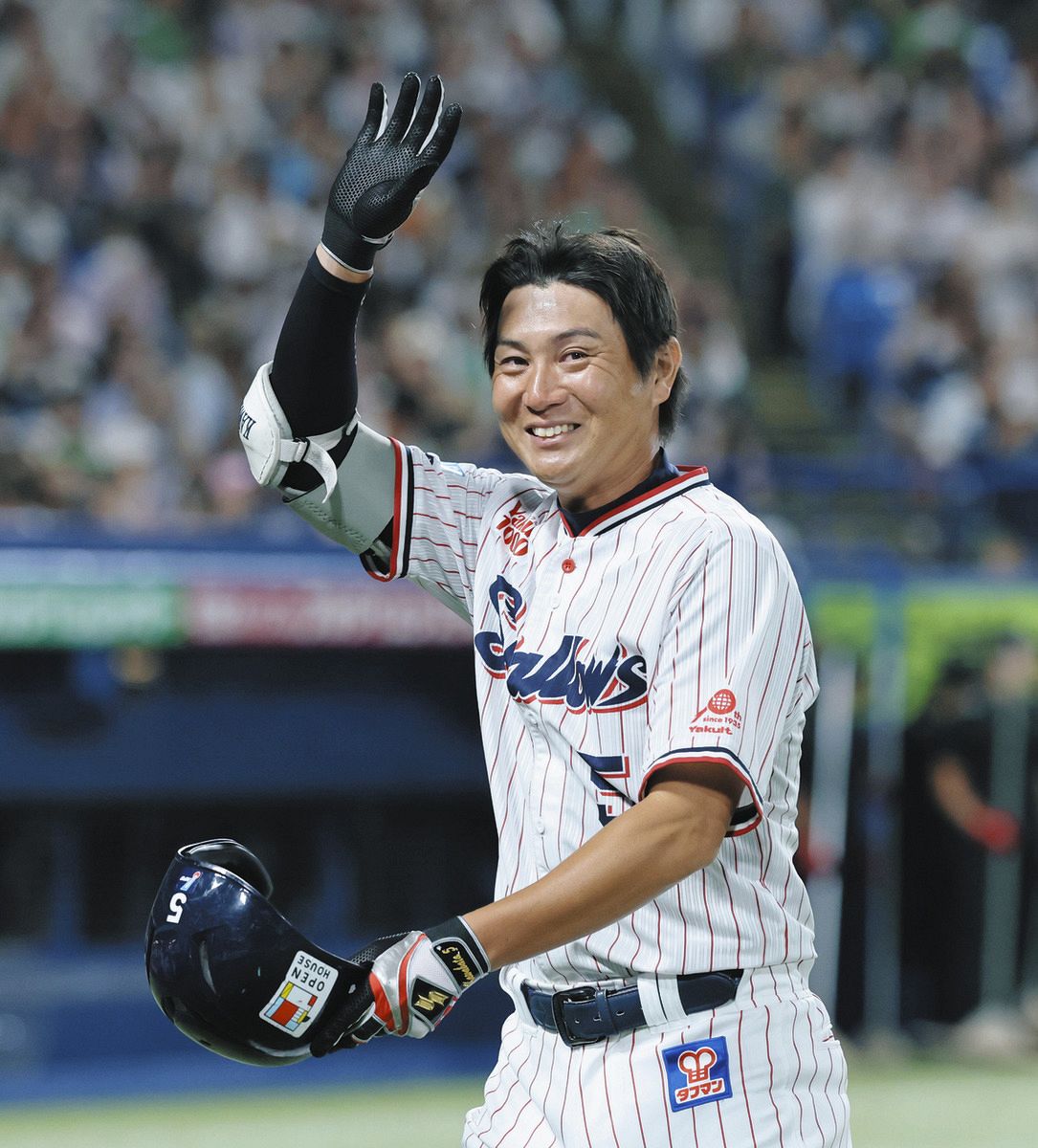 ヤクルト一筋20年・川端慎吾、現役最後の出場 スタンドからの大歓声に
