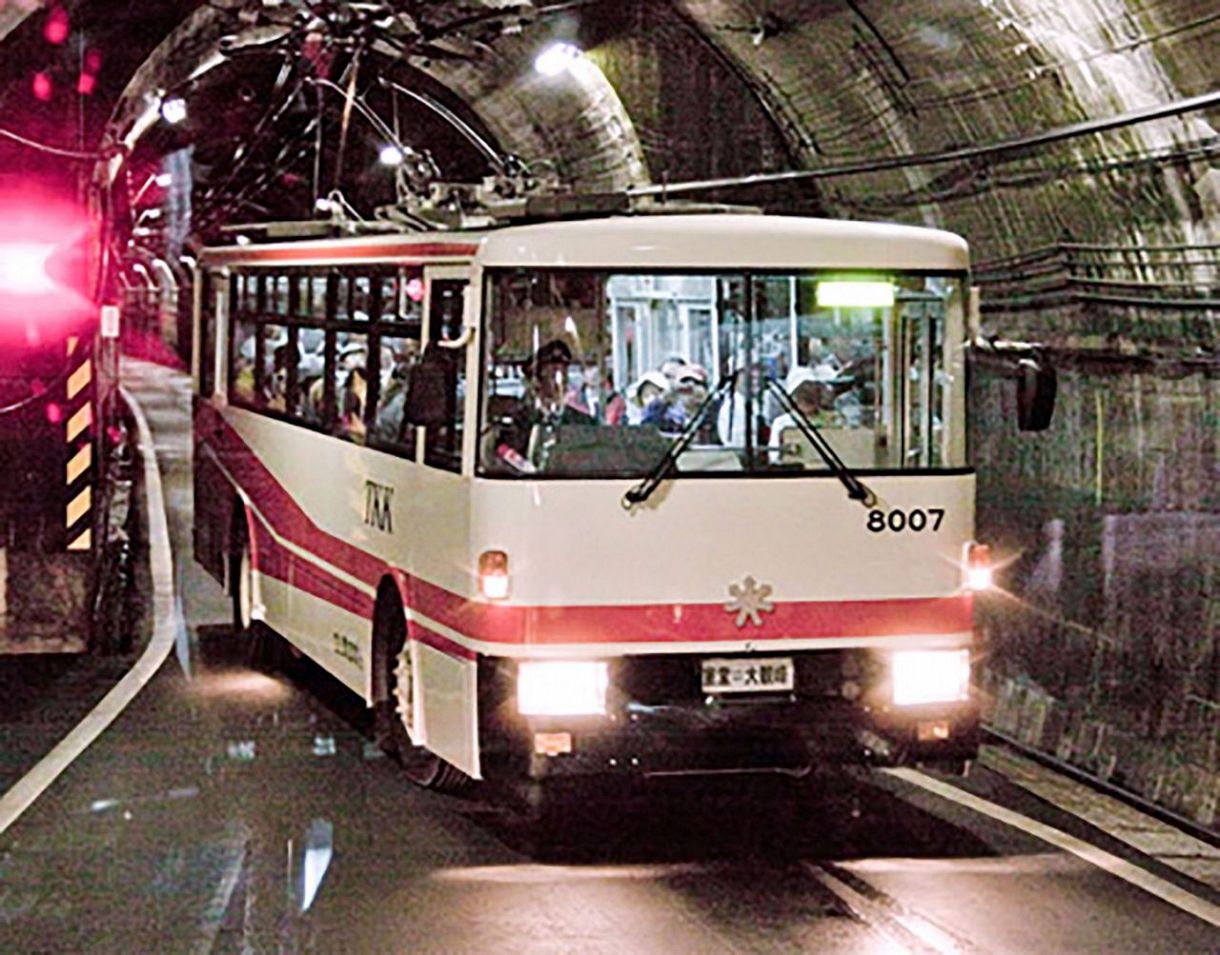 Japan's Only Trolleybus to be Discontinued：中日新聞