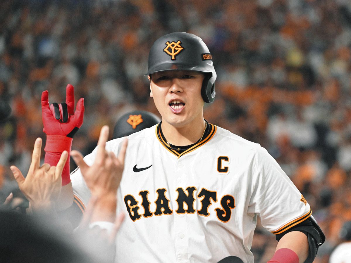 送料無料 ギフト 巨人】岡本和真、5試合ぶり豪快2ラン「長嶋さんの日って形で 記念グッズ