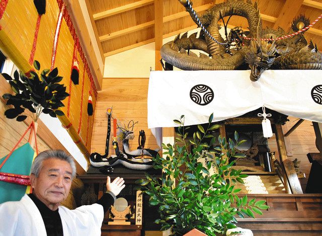 青と金、表情違う2体の竜神 名古屋・西区の黒龍神社でお披露目：中日