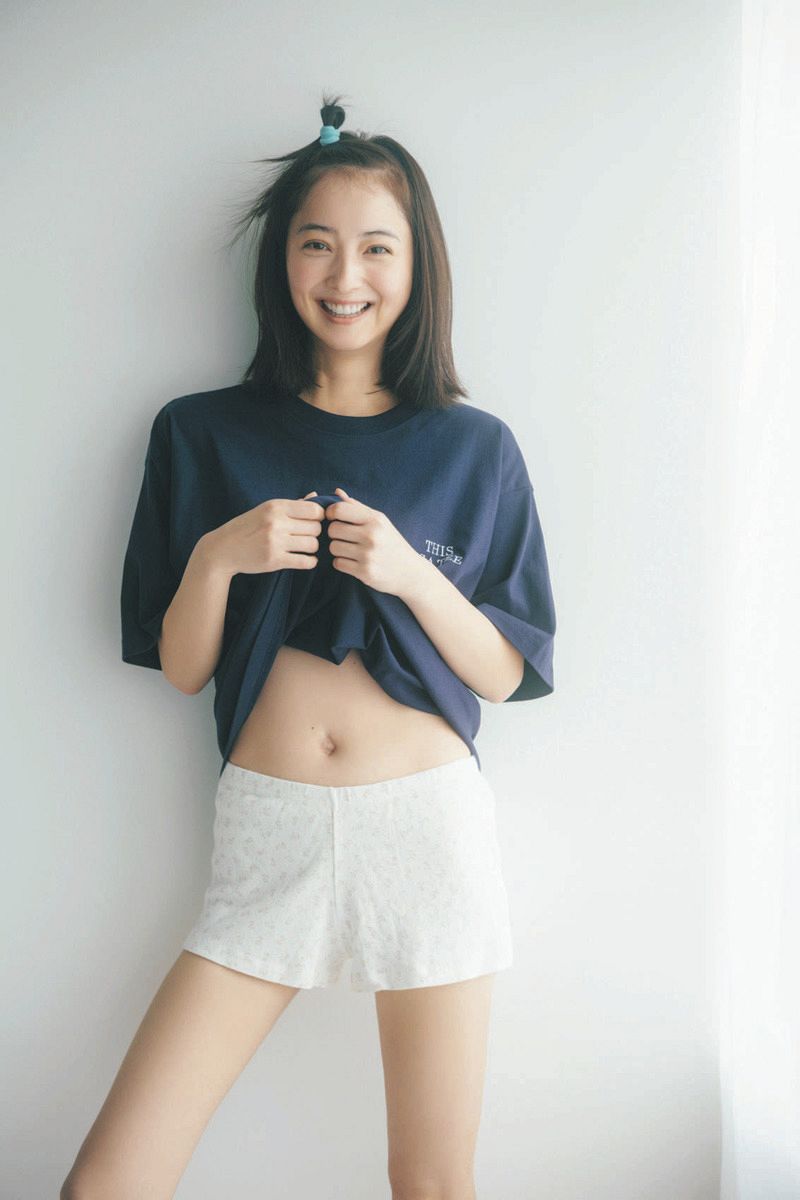 佐々木希 10年ぶりにカレンダー発売 コンセプトは〝目が合いすぎる