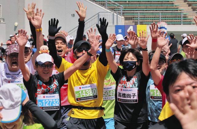 ぎふ清流ハーフマラソン、長良川沿い６８００人が駆ける：中日新聞Web