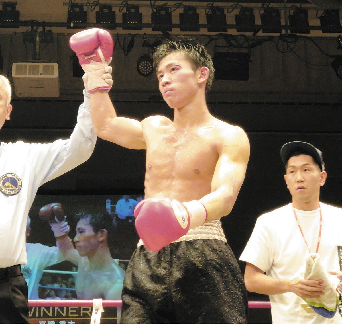 ボクシング】東日本新人王決勝の同門対決、高橋秀太が小差判定勝ち 「うまくて、やりづらかった…同門だからというのは、別に」：中日スポーツ・東京中日スポーツ