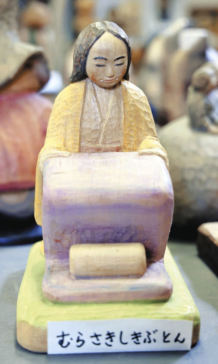 写真特集】遊び心満載、思わずクスッ 「情熱と挑戦」を木に刻む、笑刻